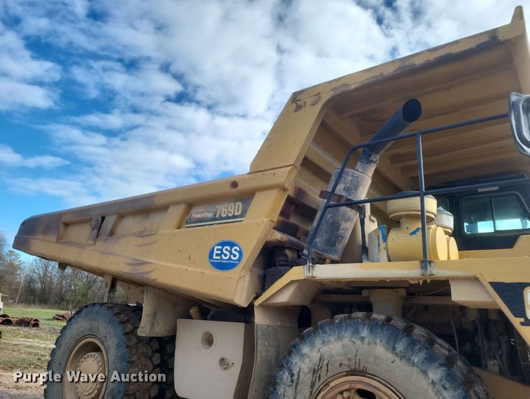 image for item DQ3751 1998 Caterpillar  769D haul truck