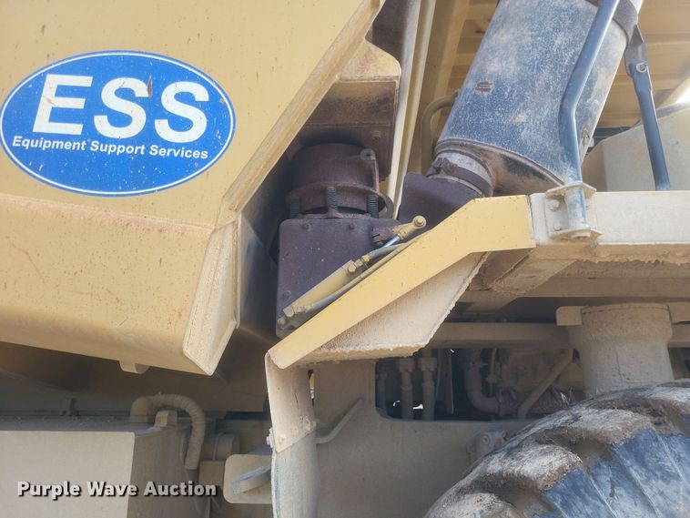 image for item DQ3751 1998 Caterpillar  769D haul truck