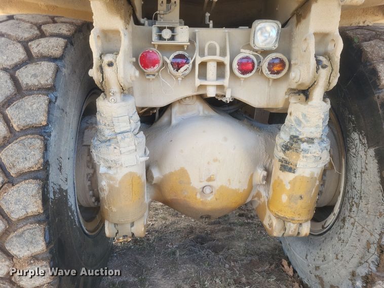 image for item DQ3751 1998 Caterpillar  769D haul truck