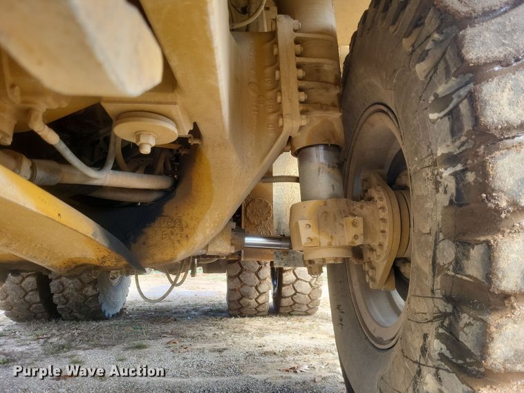 image for item DQ3751 1998 Caterpillar  769D haul truck