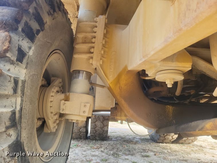 image for item DQ3751 1998 Caterpillar  769D haul truck