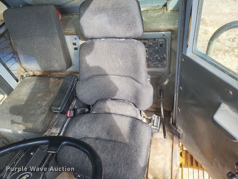 image for item DQ3751 1998 Caterpillar  769D haul truck