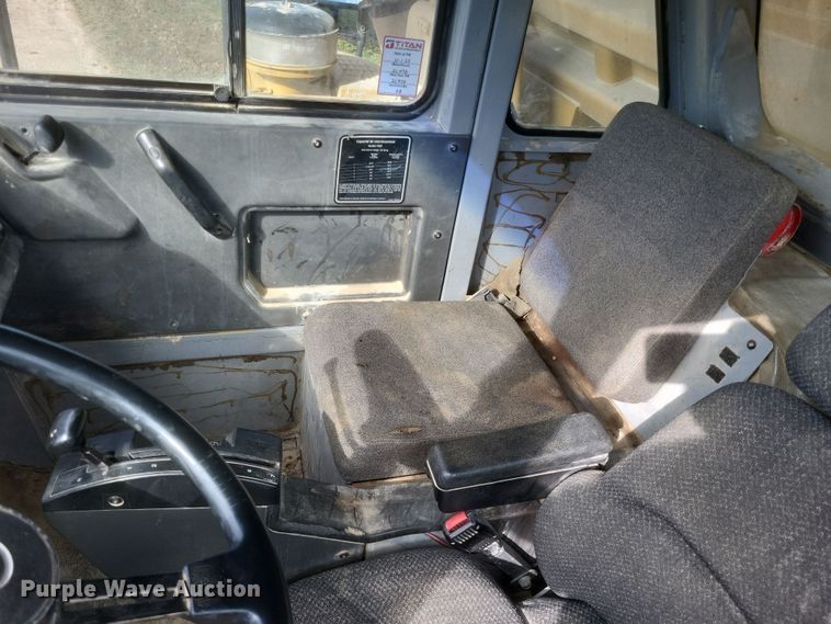 image for item DQ3751 1998 Caterpillar  769D haul truck