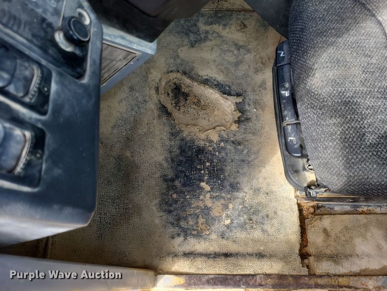 image for item DQ3751 1998 Caterpillar  769D haul truck