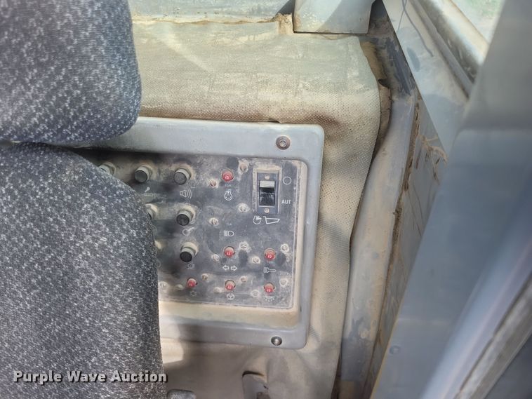 image for item DQ3751 1998 Caterpillar  769D haul truck