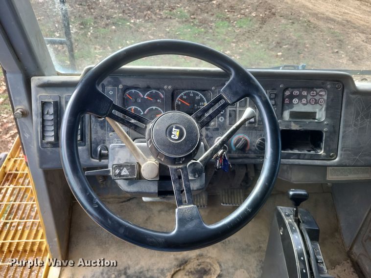 image for item DQ3751 1998 Caterpillar  769D haul truck