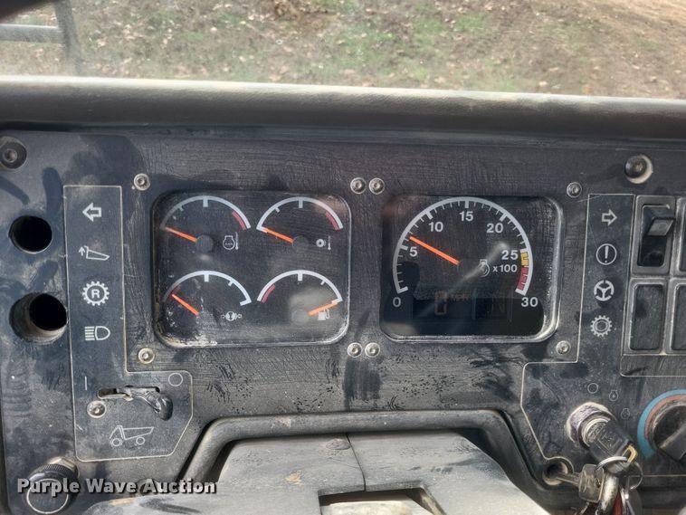 image for item DQ3751 1998 Caterpillar  769D haul truck