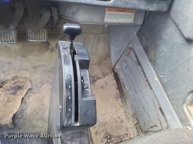 image for item DQ3751 1998 Caterpillar  769D haul truck