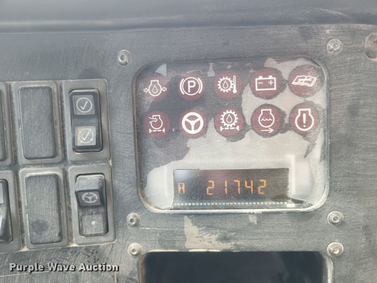 image for item DQ3751 1998 Caterpillar  769D haul truck