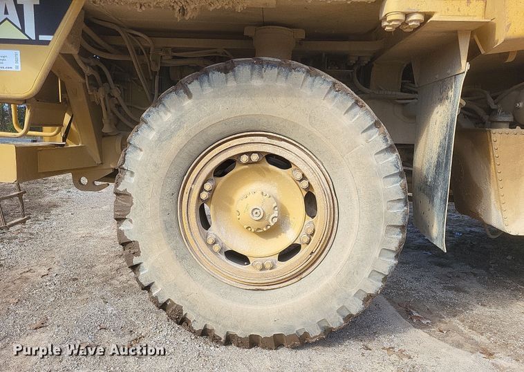 image for item DQ3751 1998 Caterpillar  769D haul truck