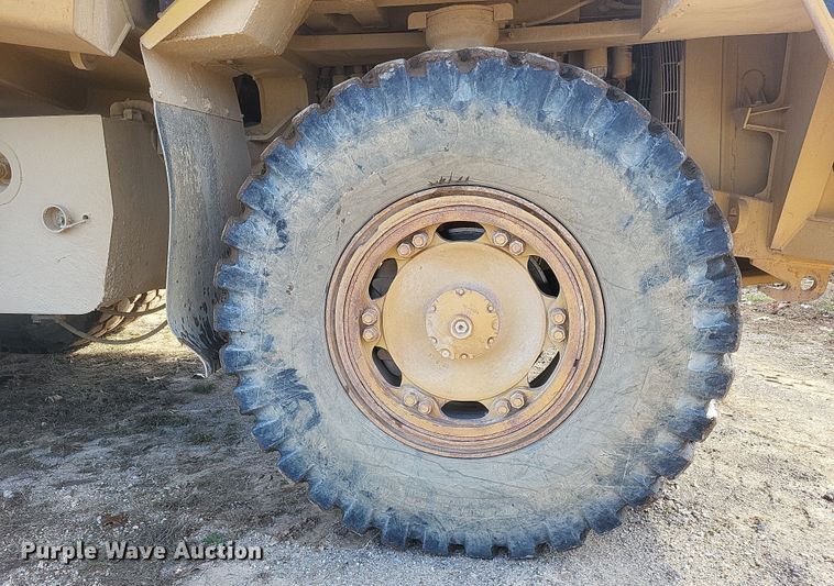 image for item DQ3751 1998 Caterpillar  769D haul truck