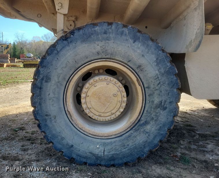 image for item DQ3751 1998 Caterpillar  769D haul truck