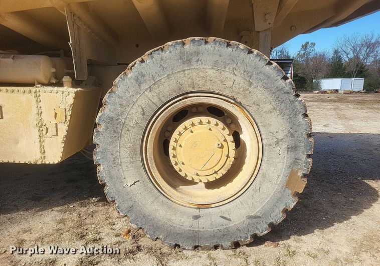 image for item DQ3751 1998 Caterpillar  769D haul truck