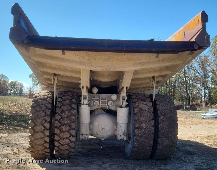image for item DQ3752 1990 Caterpillar 769C haul truck