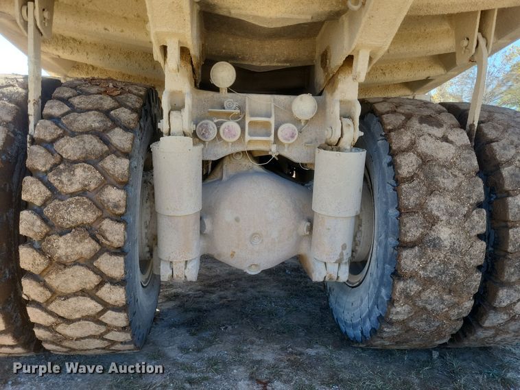 image for item DQ3752 1990 Caterpillar 769C haul truck