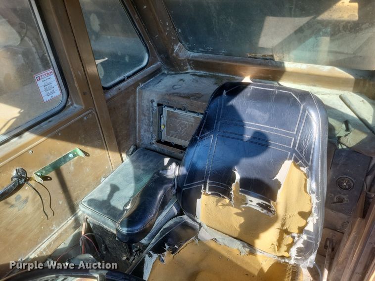 image for item DQ3752 1990 Caterpillar 769C haul truck