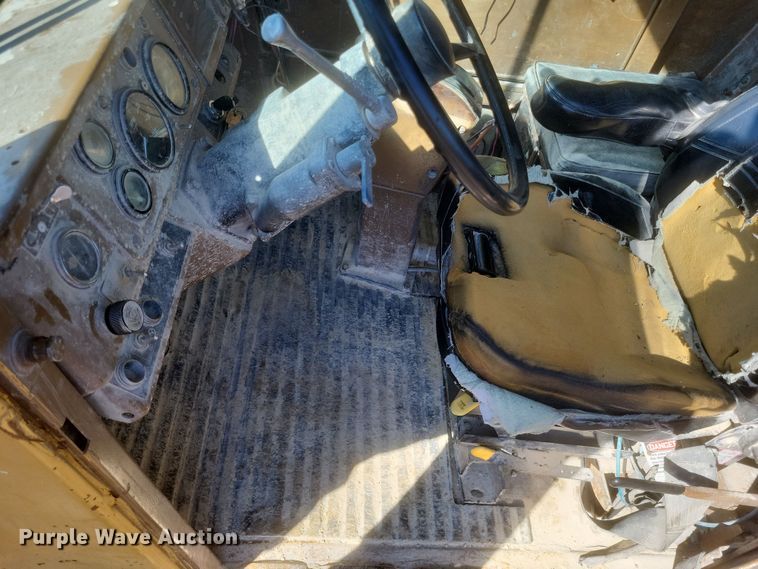 image for item DQ3752 1990 Caterpillar 769C haul truck