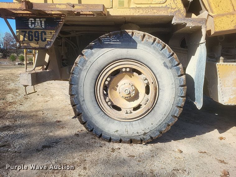 image for item DQ3752 1990 Caterpillar 769C haul truck