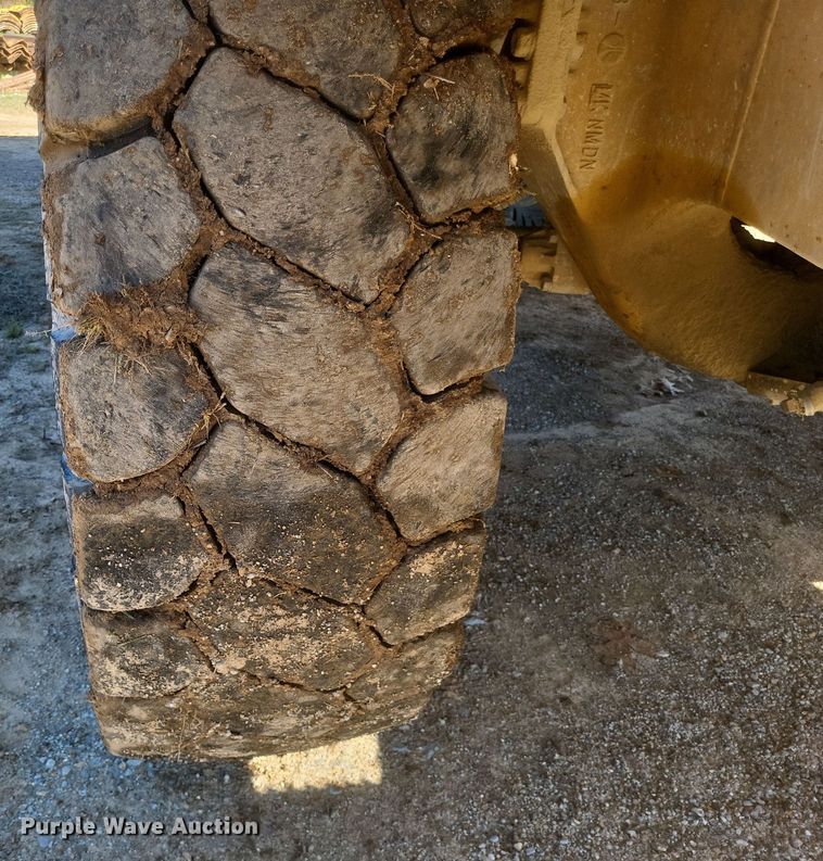 image for item DQ3752 1990 Caterpillar 769C haul truck