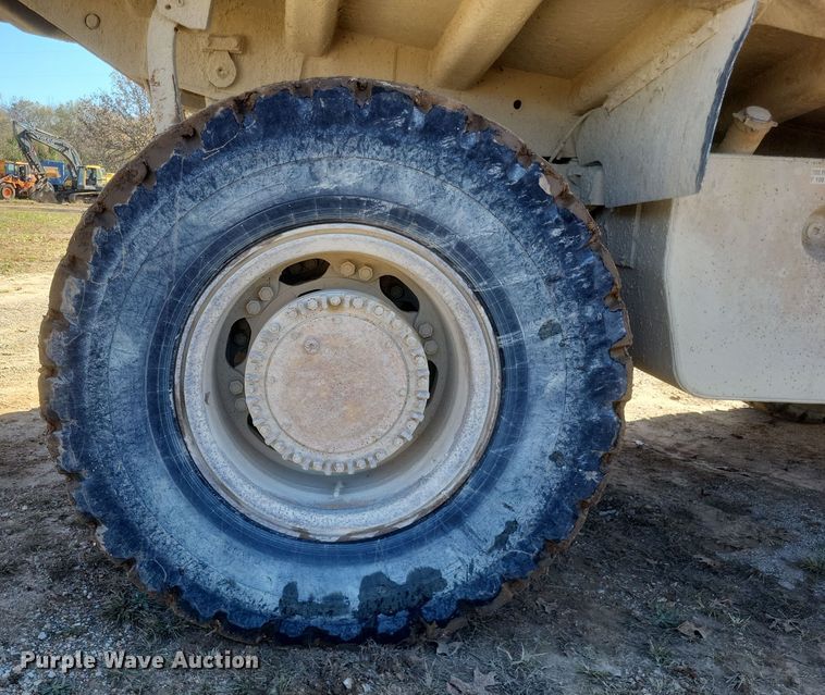 image for item DQ3752 1990 Caterpillar 769C haul truck