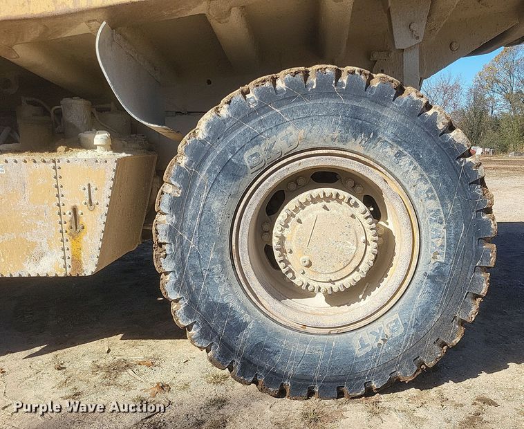 image for item DQ3752 1990 Caterpillar 769C haul truck