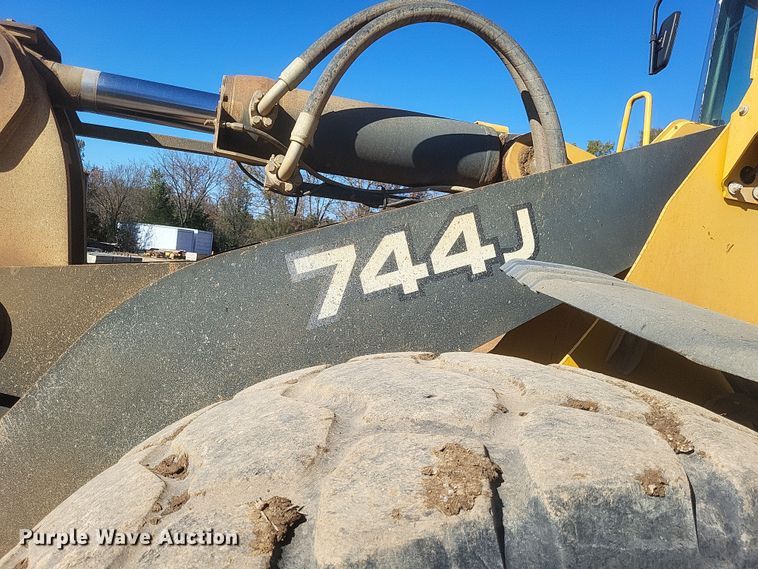 image for item DQ3755 2008 John Deere 744J wheel loader