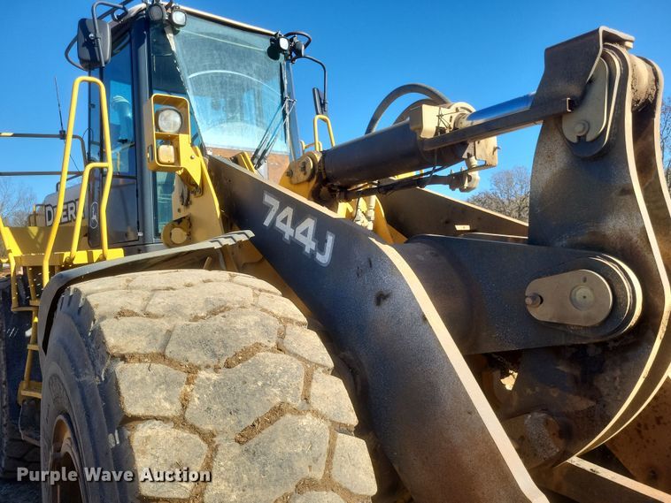 image for item DQ3755 2008 John Deere 744J wheel loader