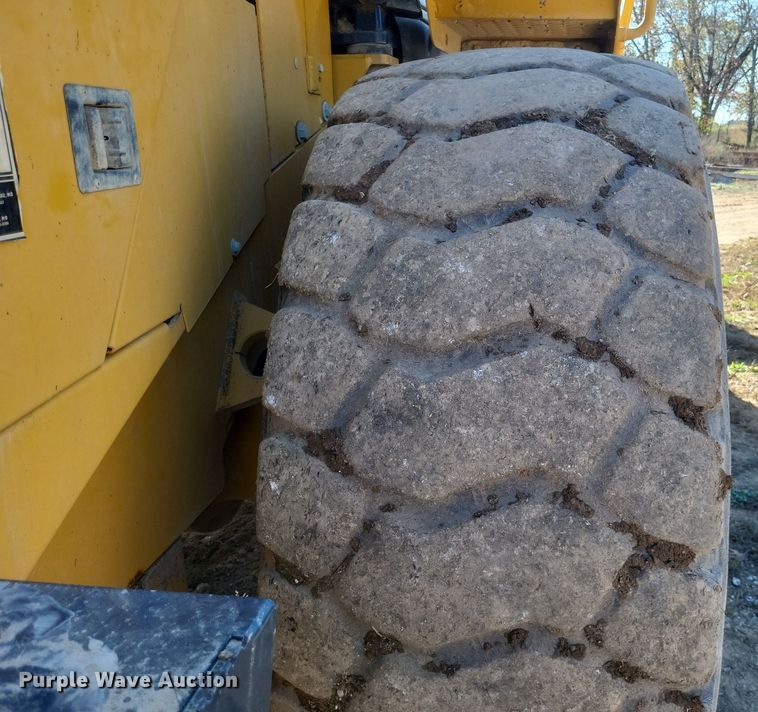 image for item DQ3755 2008 John Deere 744J wheel loader