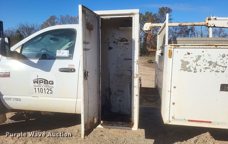 image for item DQ3758 2008 Dodge Ram 5500HD utility / service truck