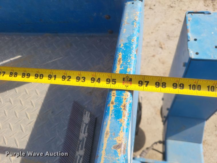 image for item DQ3784 2008 Genie GS-2668 RT scissor lift