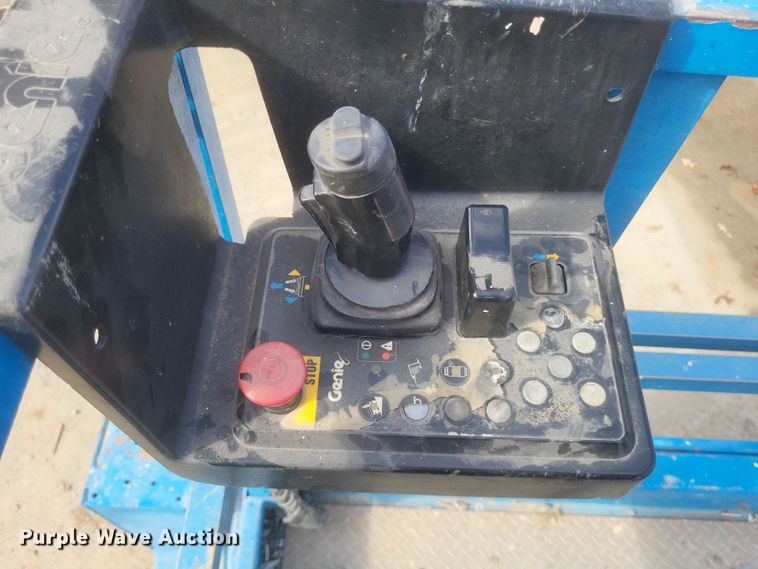 image for item DQ3784 2008 Genie GS-2668 RT scissor lift