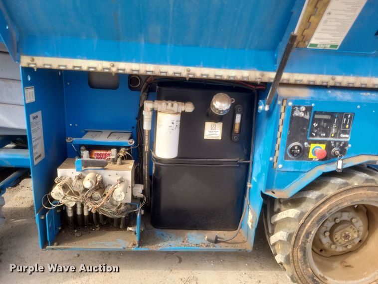 image for item DQ3784 2008 Genie GS-2668 RT scissor lift