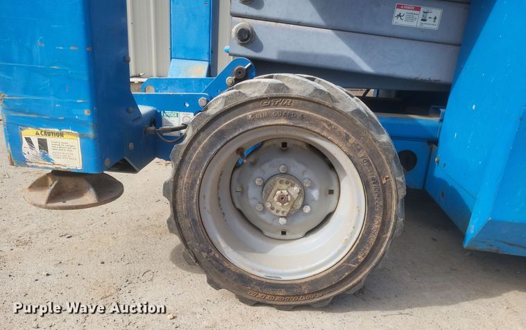 image for item DQ3784 2008 Genie GS-2668 RT scissor lift