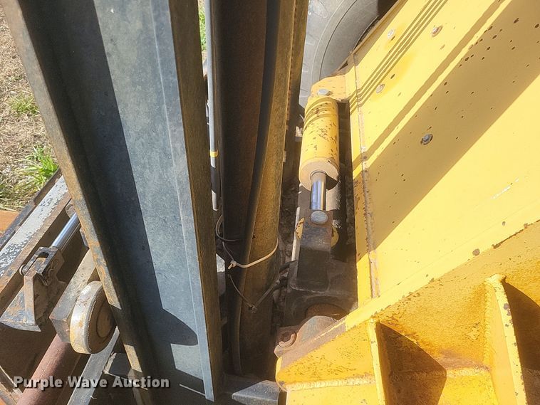 image for item DQ3805 2003 Master Craft MC06685 forklift