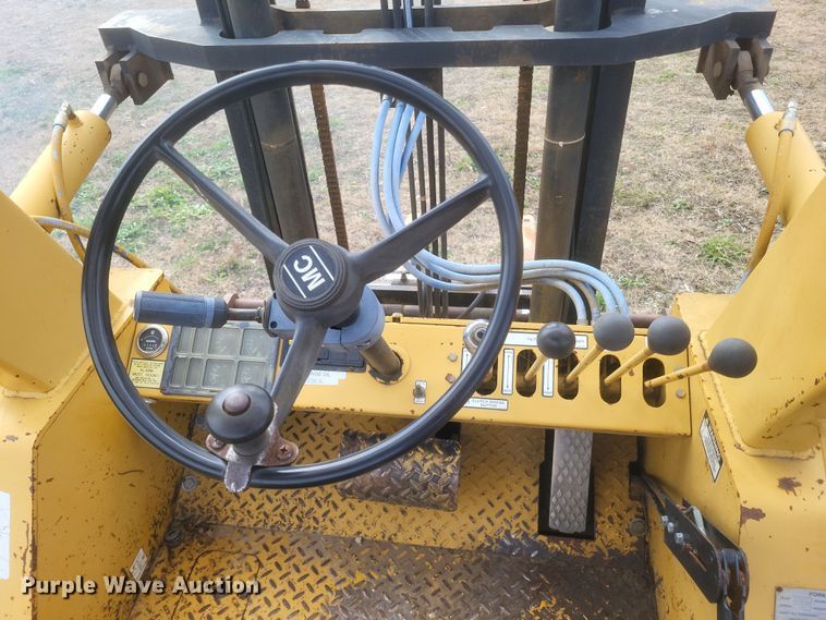 image for item DQ3805 2003 Master Craft MC06685 forklift