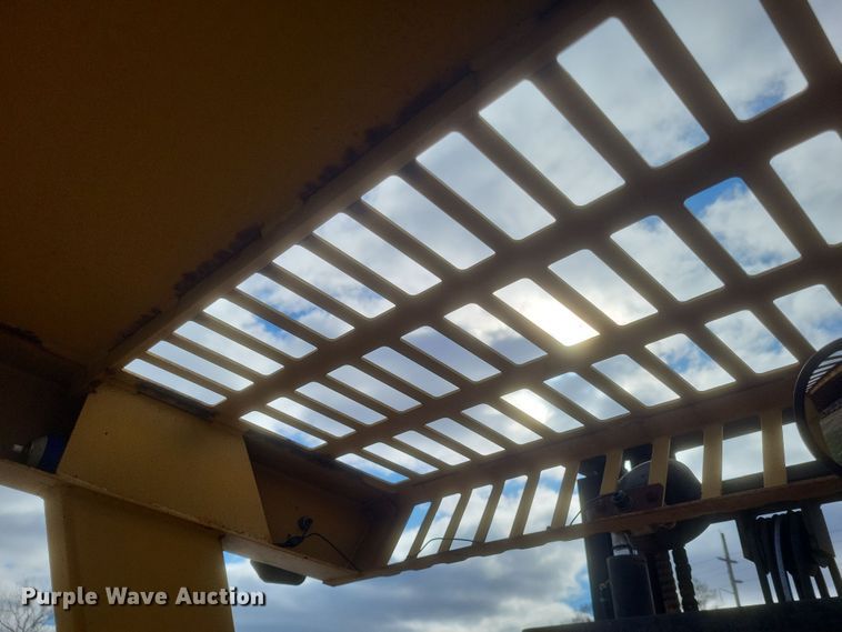 image for item DQ3805 2003 Master Craft MC06685 forklift