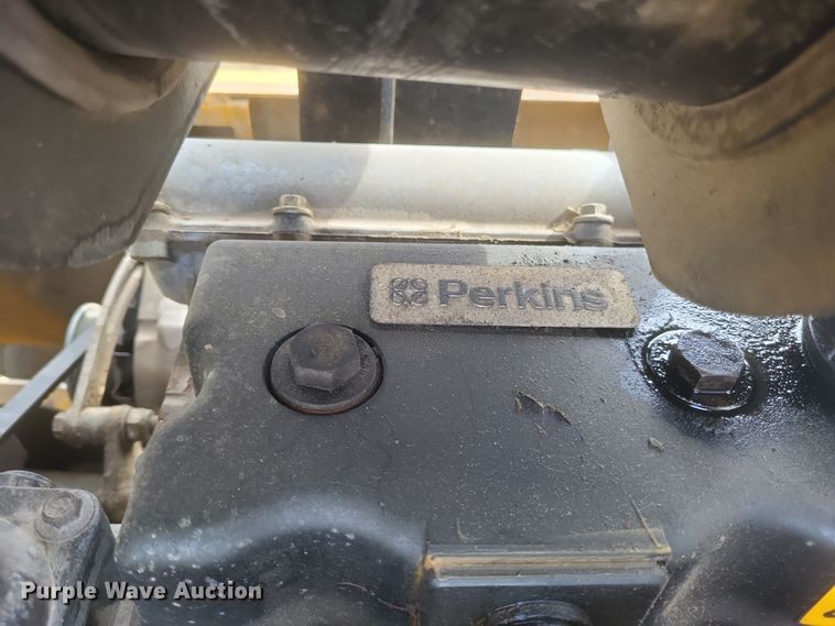 image for item DQ3805 2003 Master Craft MC06685 forklift