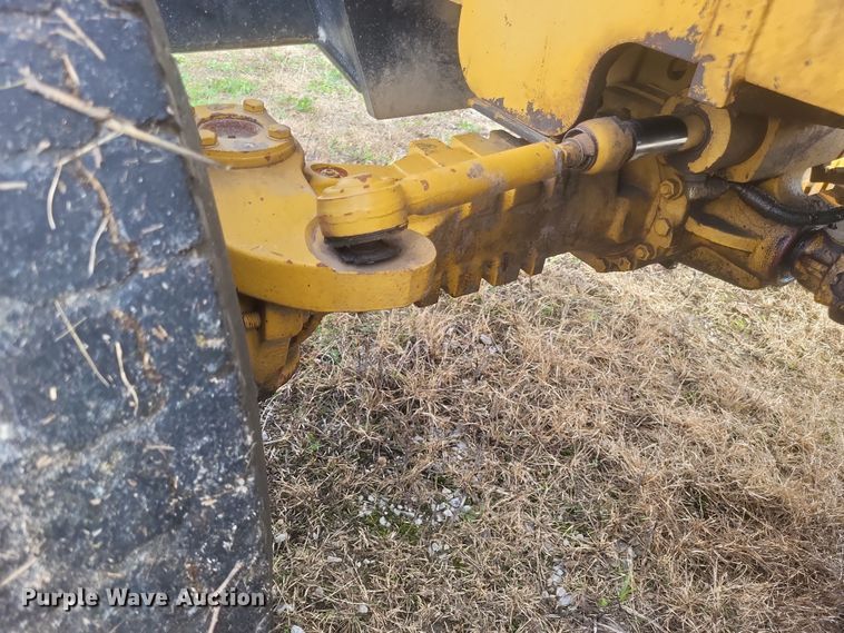 image for item DQ3805 2003 Master Craft MC06685 forklift