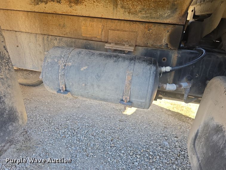 image for item DQ5309 1991 GMC Topkick C6500 dump truck