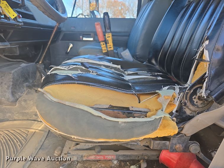 image for item DQ5309 1991 GMC Topkick C6500 dump truck