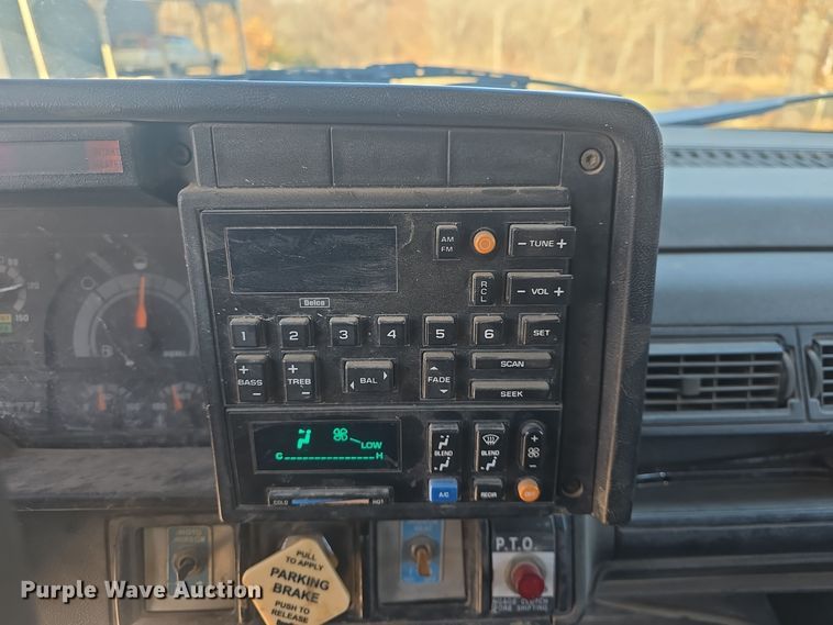 image for item DQ5309 1991 GMC Topkick C6500 dump truck