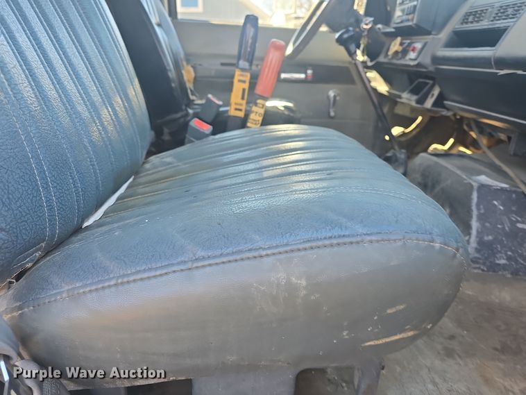 image for item DQ5309 1991 GMC Topkick C6500 dump truck