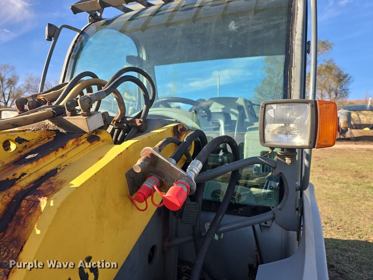 image for item DQ5316 2006 Gehl 480T telehandler