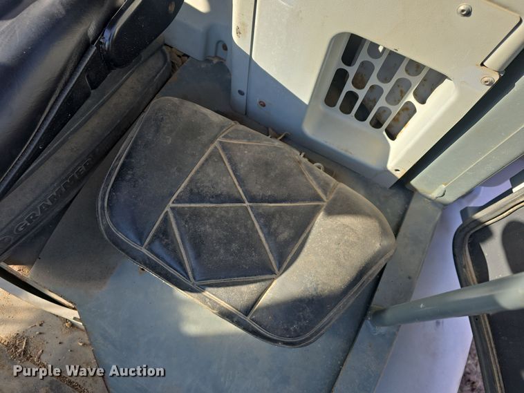 image for item DQ5316 2006 Gehl 480T telehandler