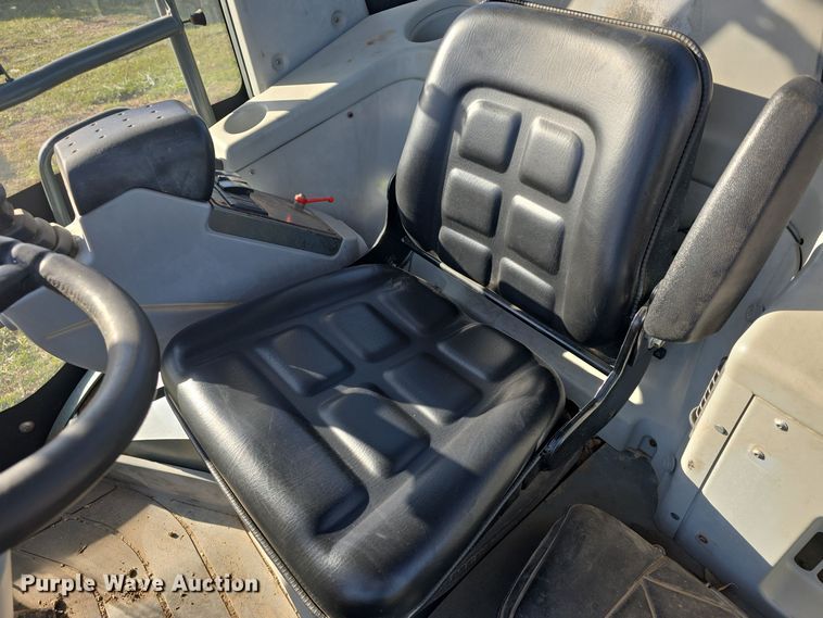 image for item DQ5316 2006 Gehl 480T telehandler