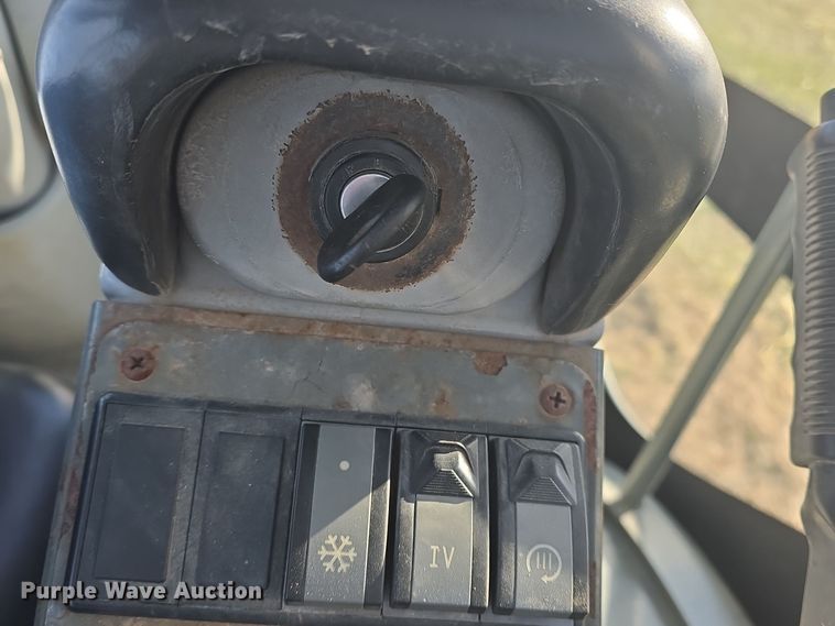 image for item DQ5316 2006 Gehl 480T telehandler