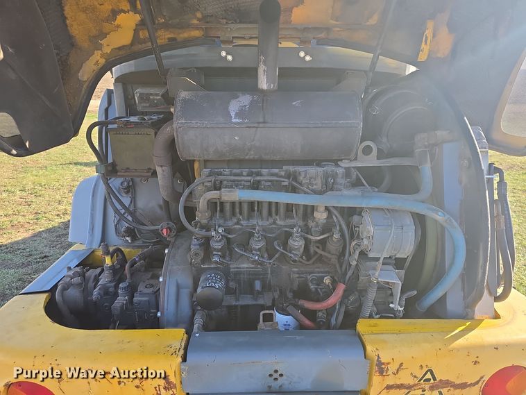 image for item DQ5316 2006 Gehl 480T telehandler