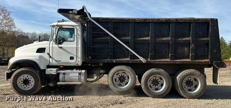 image for item DS3160 2007 Mack CV713 dump truck