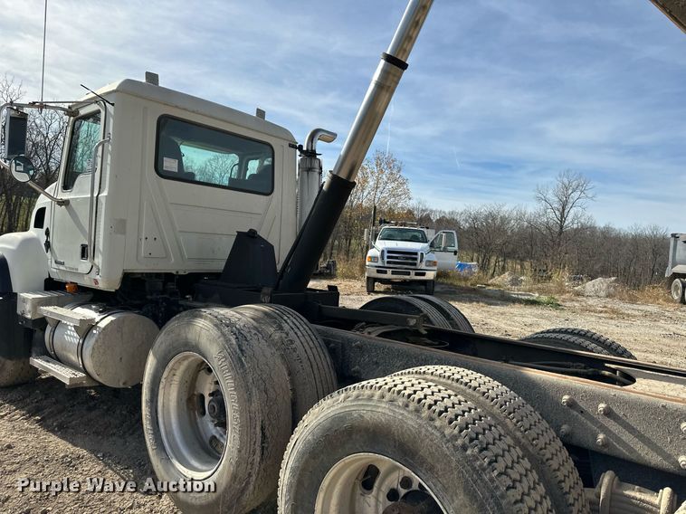 image for item DS3160 2007 Mack CV713 dump truck