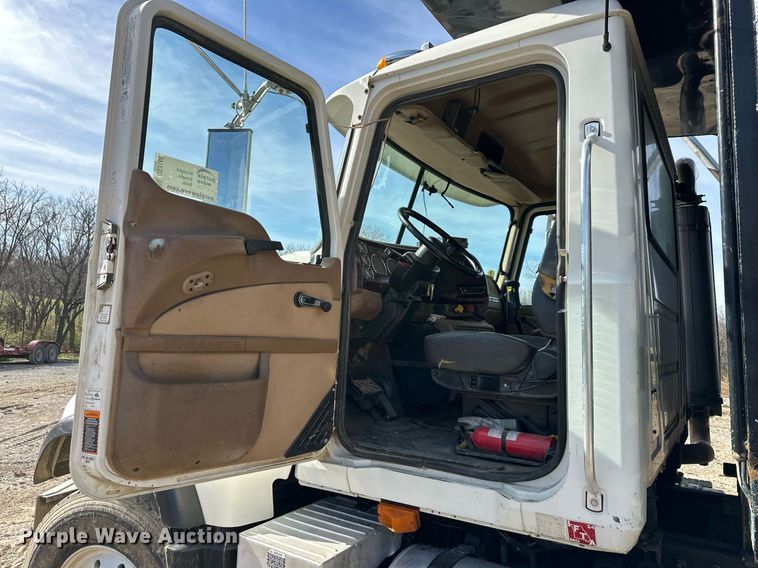 image for item DS3160 2007 Mack CV713 dump truck